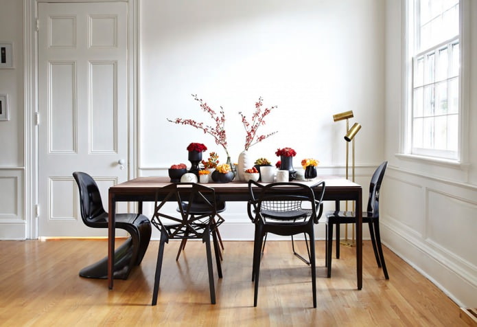 table à manger à l'intérieur