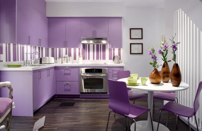 Intérieur de cuisine lilas