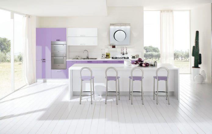 Intérieur de cuisine blanc-lilas