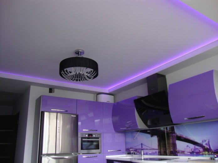 Plafond en placoplâtre lumineux dans la cuisine