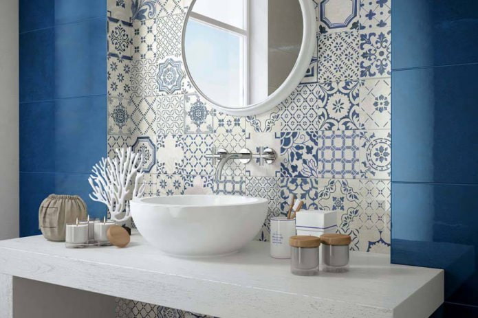 Carrelage patchwork dans la salle de bain