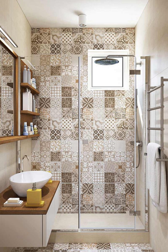 Carrelage patchwork dans la salle de bain