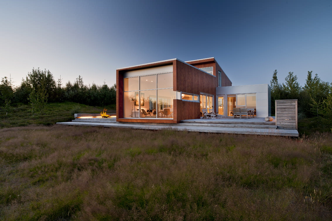 maison privée avec fenêtres panoramiques