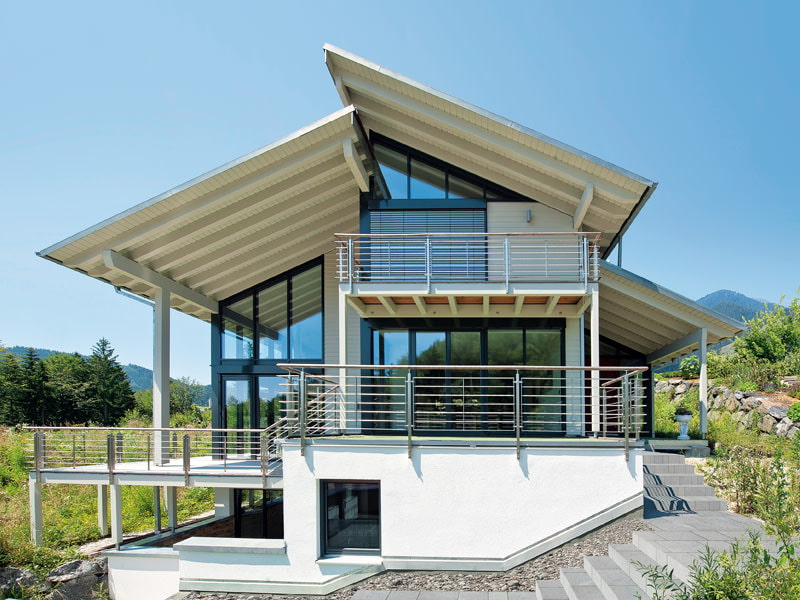 maison privée avec fenêtres panoramiques