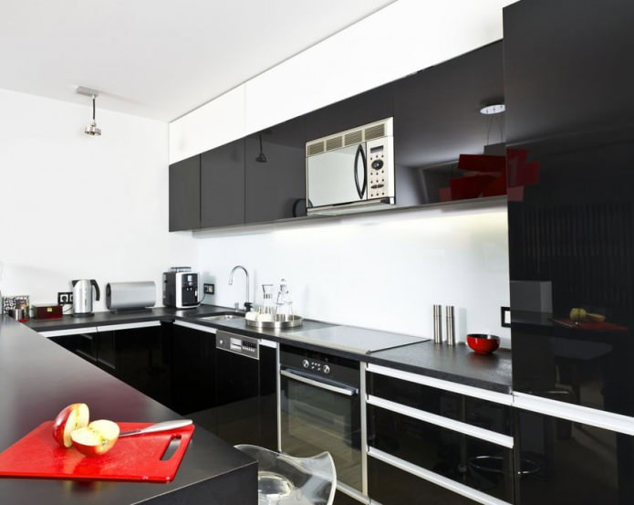 intérieur de cuisine noir et blanc avec ajout de rouge