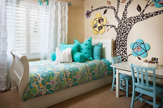 chambre d'enfant aux accents turquoise