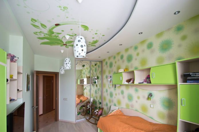 plafond tendu à l'intérieur d'une chambre d'enfant