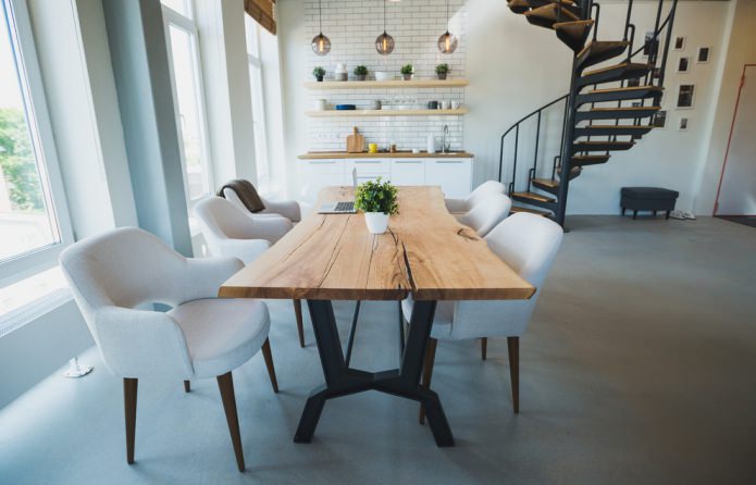 table en bois naturel