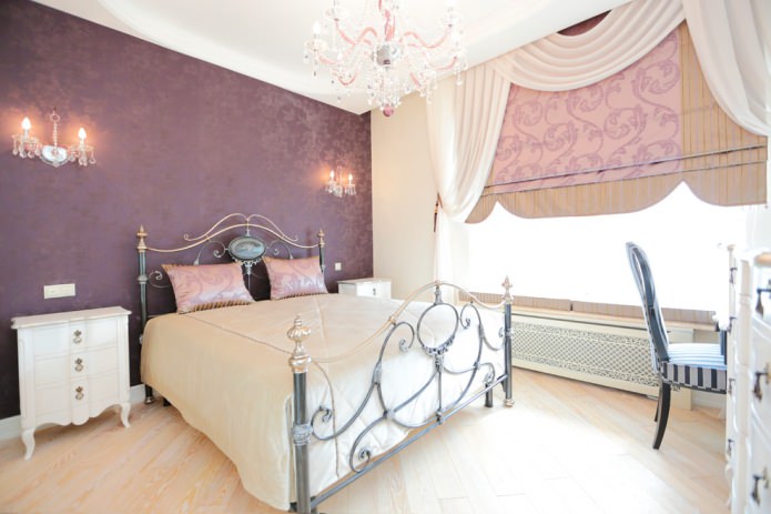 rideaux lilas et blancs dans la chambre