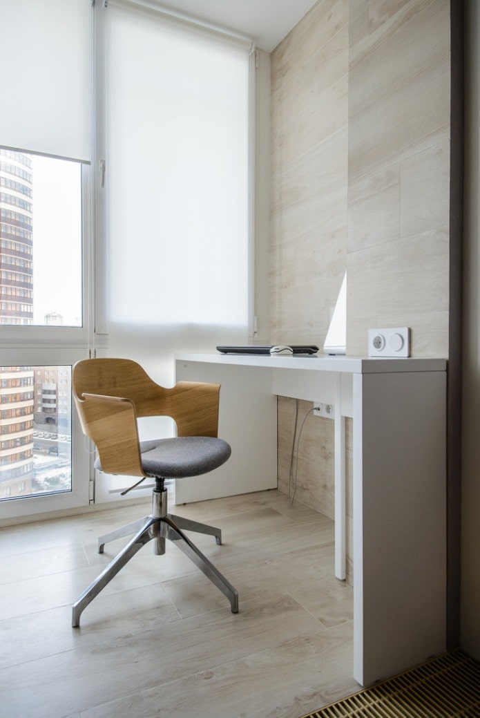 armoire sur le balcon