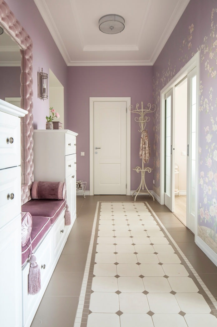 couloir classique dans les tons lilas