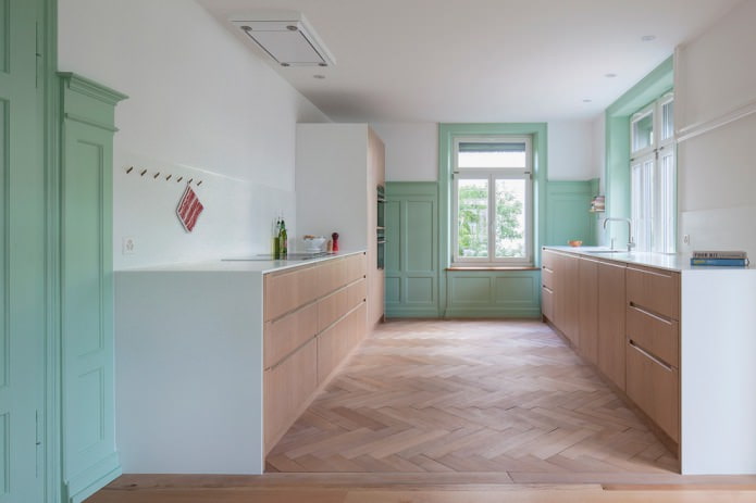 Parquet clair dans la cuisine