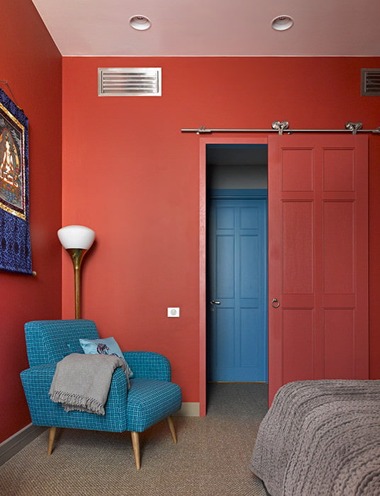 chambre rouge et bleu