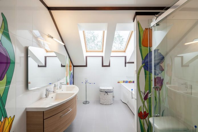 Style contemporain dans la salle de bain mansardée