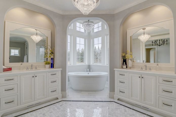 Salle de bain à l'américaine dans la maison