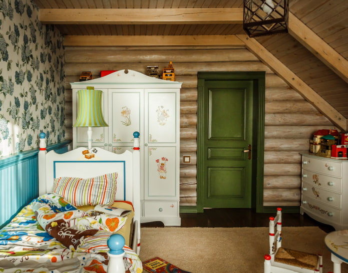 crèche dans une maison en bois