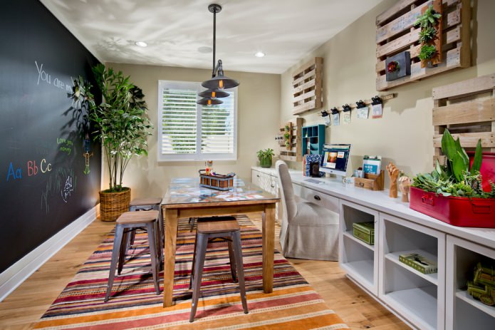 intérieur de pépinière italienne moderne avec table en bois