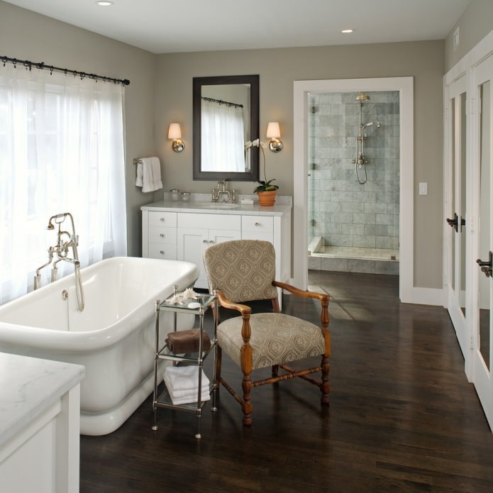 salle de bain avec stratifié marron foncé