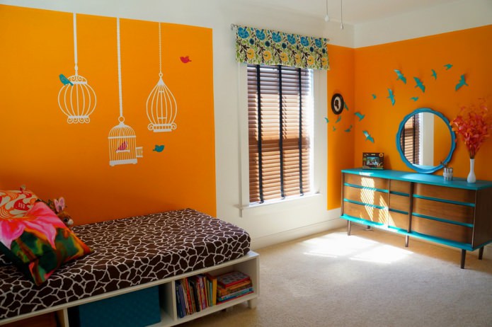 chambre d'enfant orange aux accents turquoise