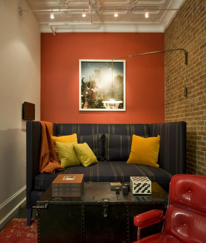 intérieur loft avec mur de briques