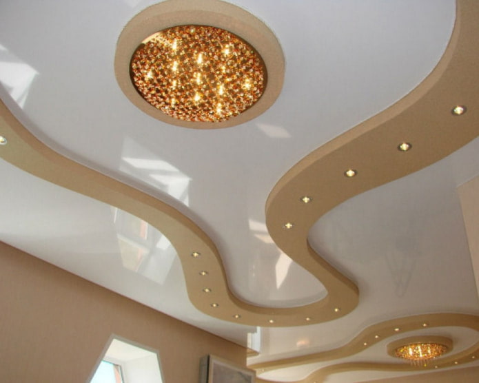 Plafond beige et blanc