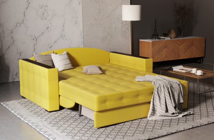 canapé pliant de couleur jaune à l'intérieur