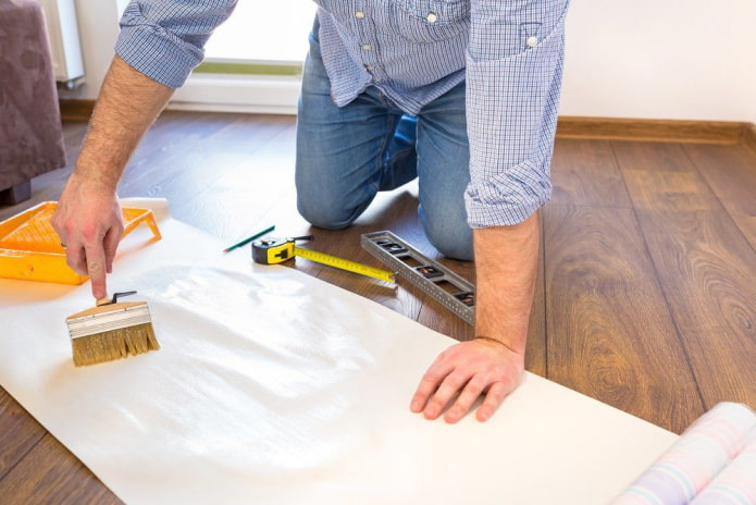 sélection de colle pour papier peint au plafond