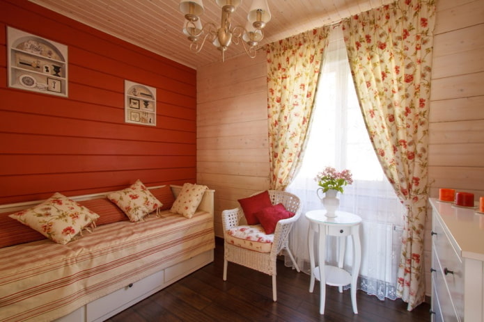 chambre de style provençal à l'intérieur de la maison