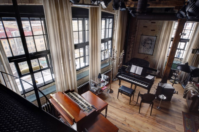 rideaux en lin à l'intérieur dans le style loft