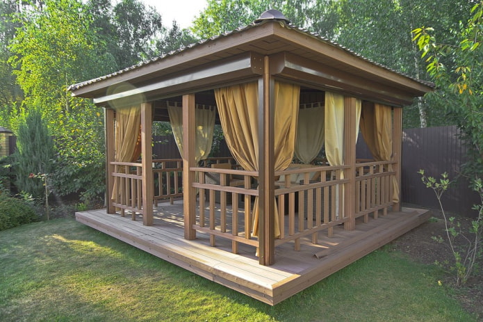 rideaux de bâche dans le gazebo