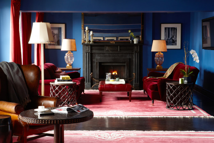 Intérieur bleu et rouge