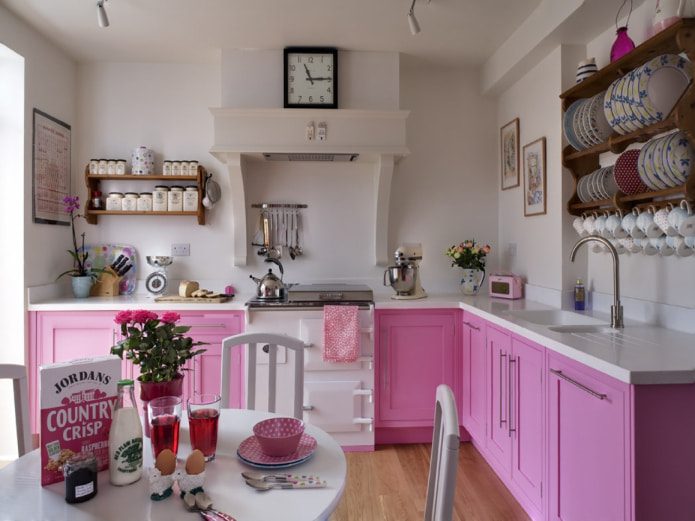 intérieur de cuisine dans des couleurs blanches et roses