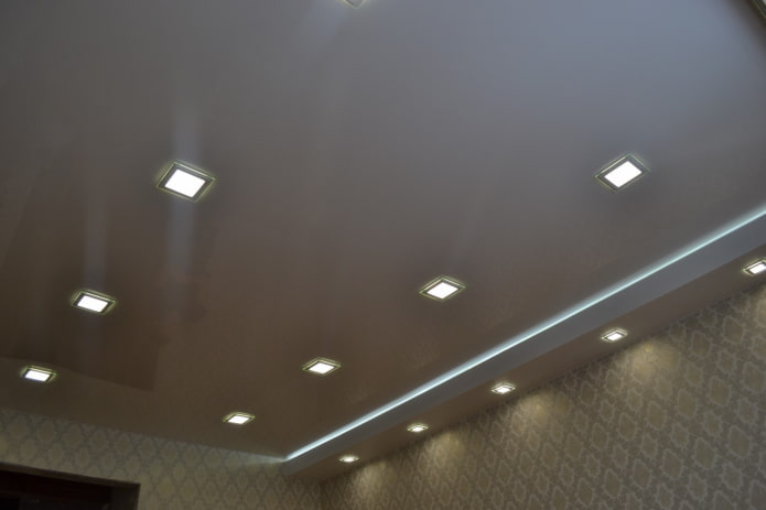 construction de plafond flottant en satin