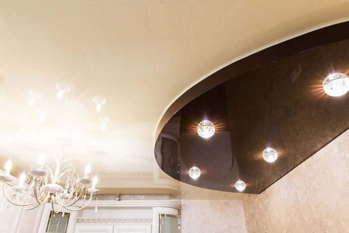 plafond beige et marron