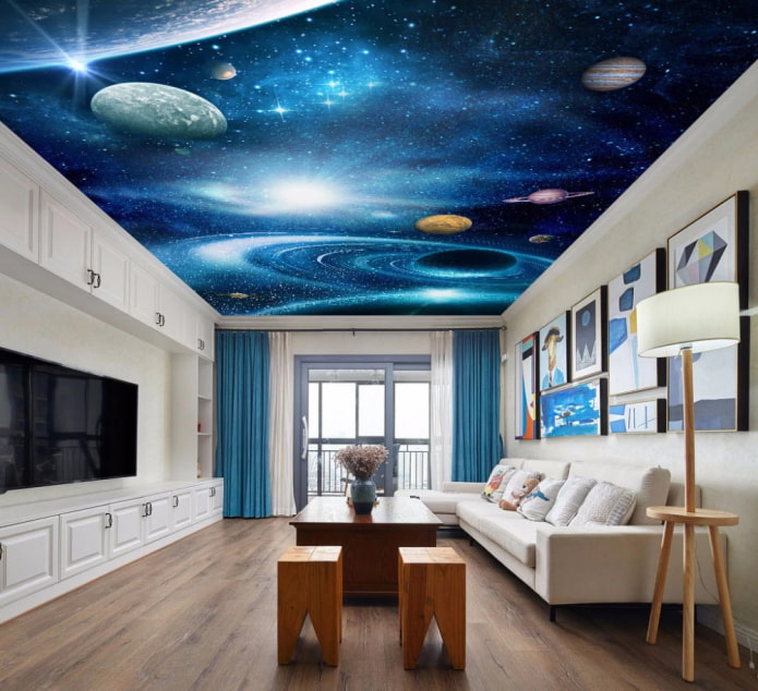 plafond avec une image de l'espace dans le salon