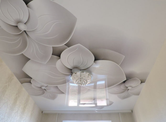 plafond avec des fleurs