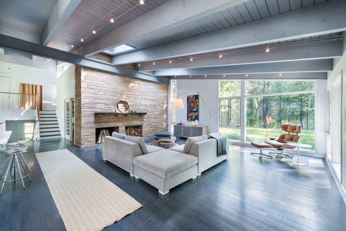 plafond en bois gris dans le salon