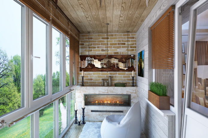 plafond en bois sur la loggia