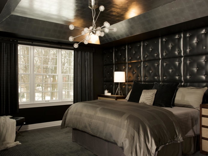 plafond gris avec murs noirs