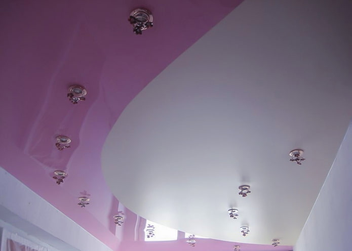 construction de plafond gris-rose