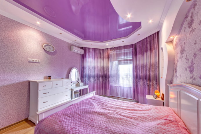 plafond blanc et lilas