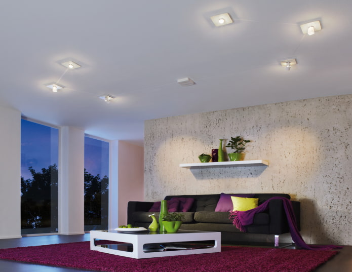 plafond avec lampes à l'intérieur