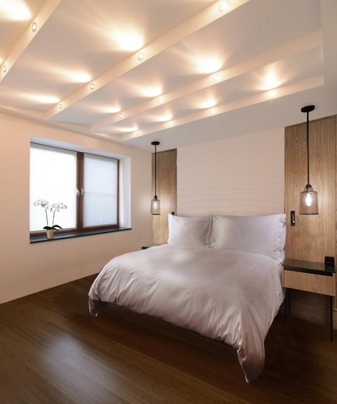 plafond blanc avec éclairage