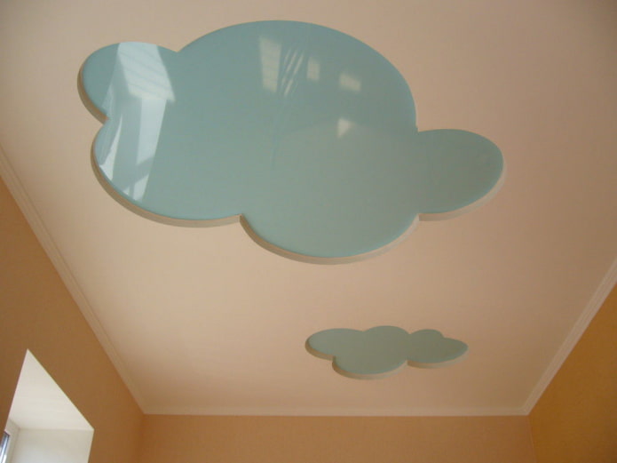 structure de plafond en forme de nuages