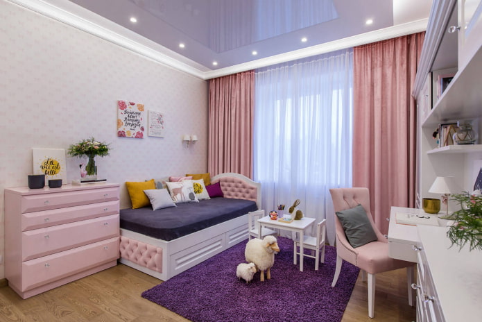 Chambre rose-lilas pour une fille