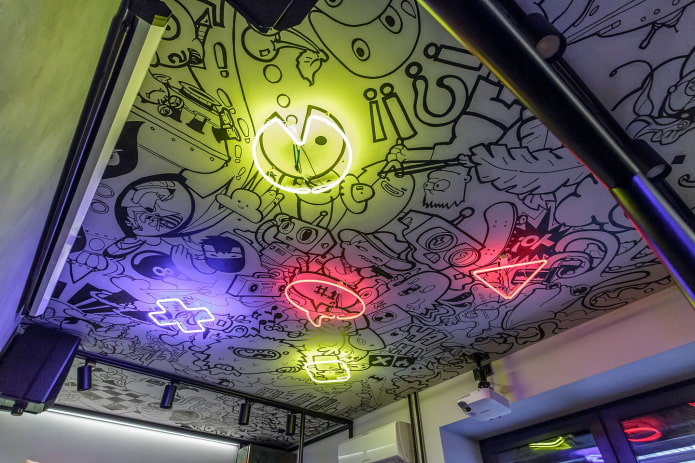 plafond de graffitis