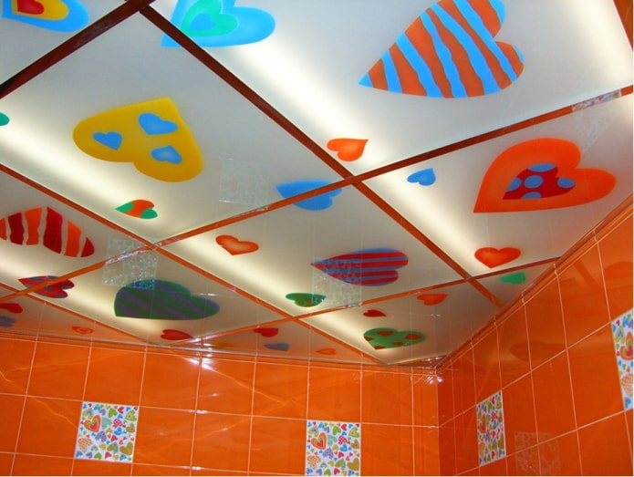 plafond avec autocollants décoratifs