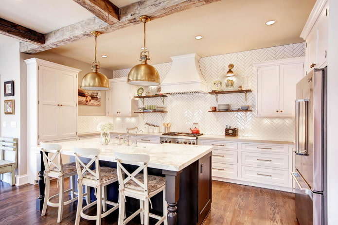 plafond beige à l'intérieur de la cuisine