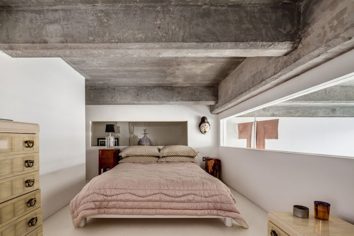 plafond en béton à l'intérieur de la chambre