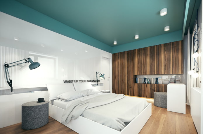 plafond turquoise à l'intérieur de la chambre